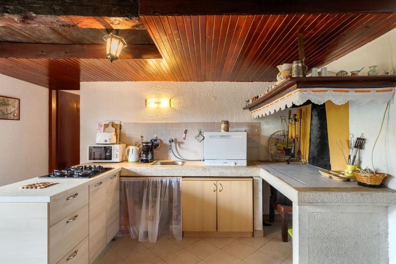 Villa Greis With 4 Bedrooms And Pool In Buje Momjan Exterior photo