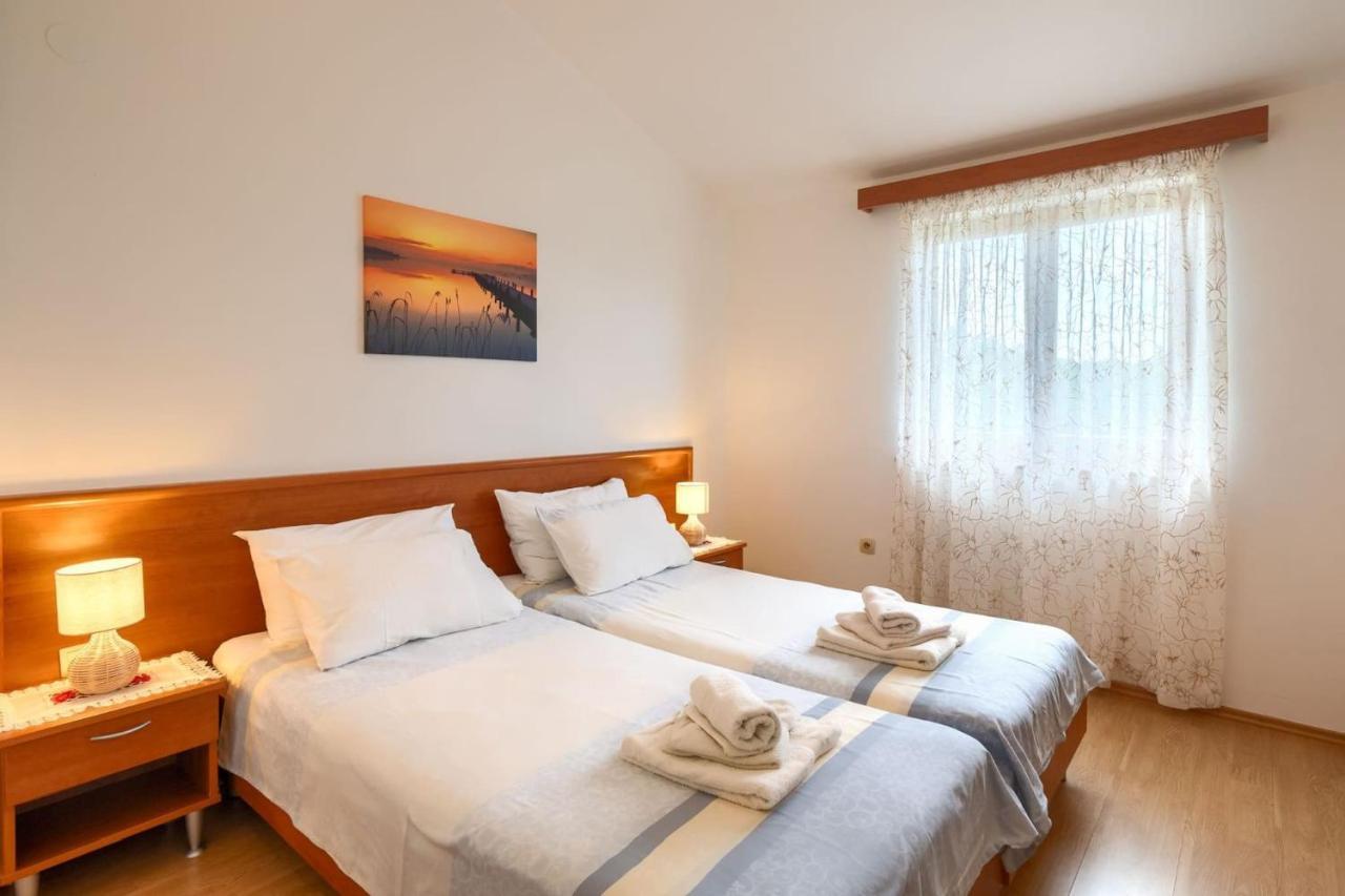 Villa Greis With 4 Bedrooms And Pool In Buje Momjan Exterior photo
