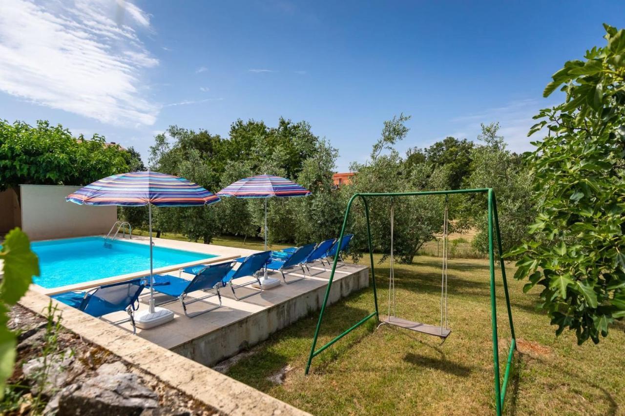 Villa Greis With 4 Bedrooms And Pool In Buje Momjan Exterior photo