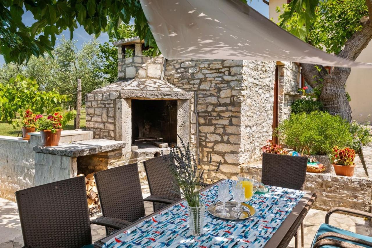 Villa Greis With 4 Bedrooms And Pool In Buje Momjan Exterior photo