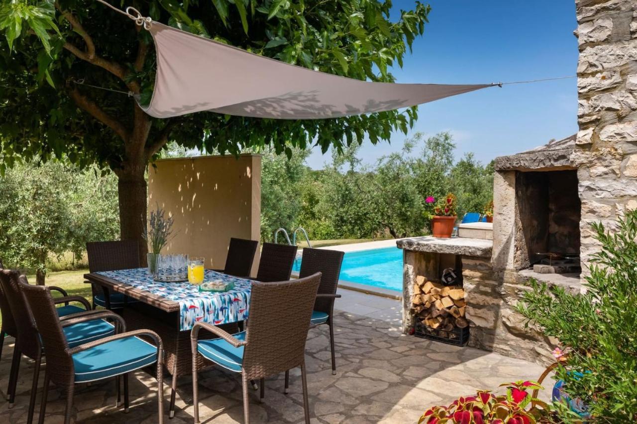 Villa Greis With 4 Bedrooms And Pool In Buje Momjan Exterior photo