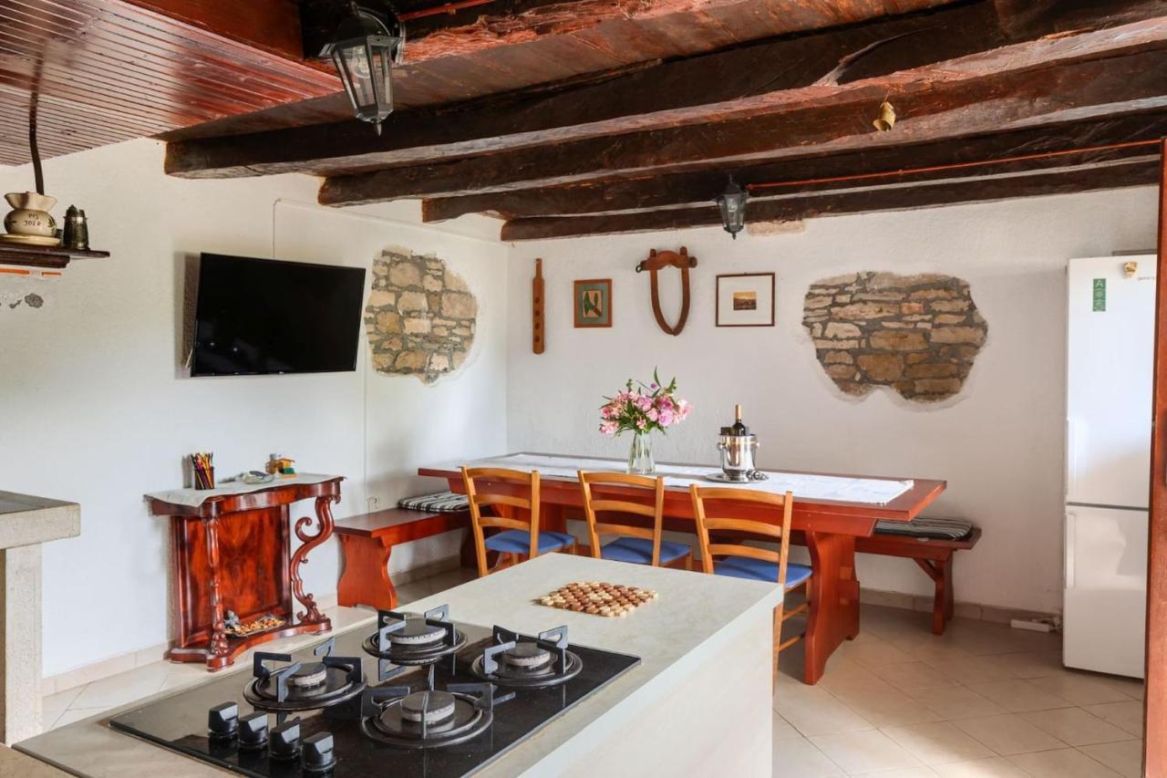 Villa Greis With 4 Bedrooms And Pool In Buje Momjan Exterior photo