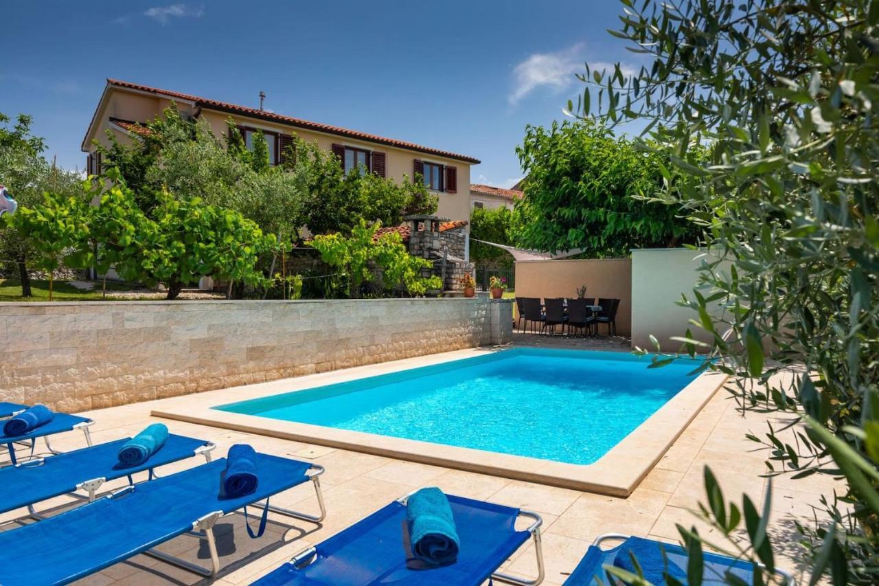 Villa Greis With 4 Bedrooms And Pool In Buje Momjan Exterior photo
